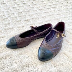 🍇CHANEL Maroon and Black Quilted Flats